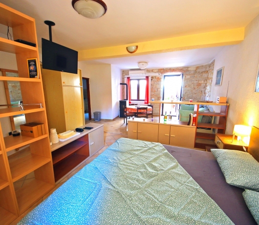 Lovely Studio apartment Damuggia with terrace
