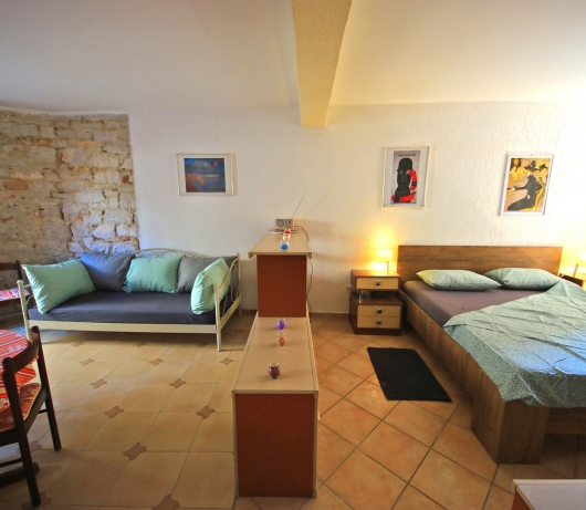 Lovely Studio apartment Damuggia with terrace