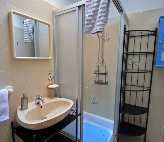 Lovely Studio apartment Damuggia with terrace