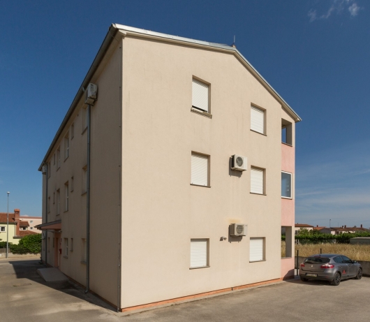 Komforan dvosobni apartman Bruno sa terasom