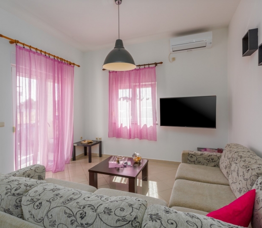 Komforan dvosobni apartman Bruno sa terasom