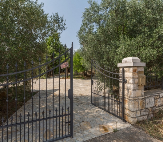 Holiday house ANNA, near the beach with huge private garden