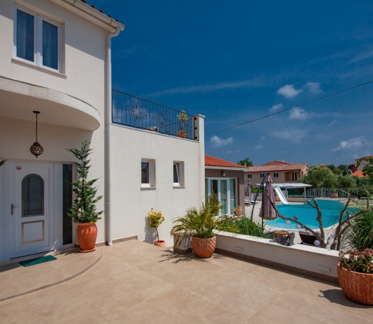Five bedroom villa Emily with pool in Medulin