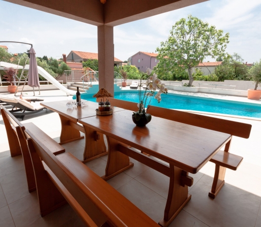 Five bedroom villa Emily with pool in Medulin