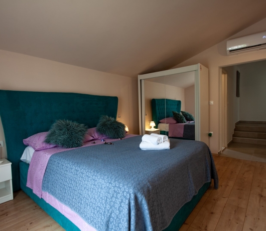 Five bedroom villa Emily with pool in Medulin