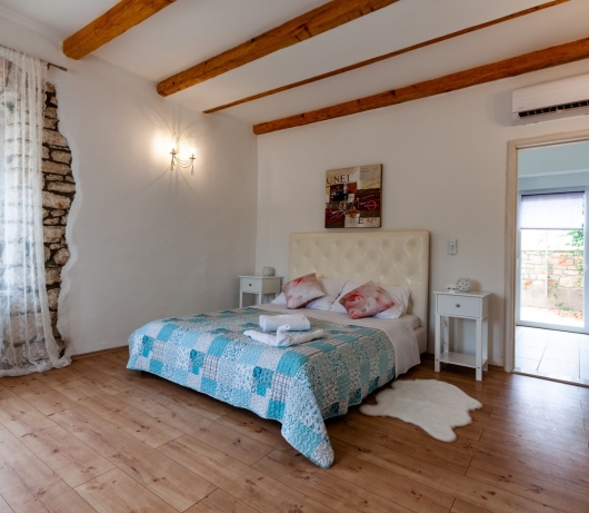 Five bedroom villa Emily with pool in Medulin