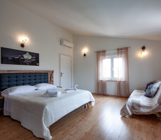 Five bedroom villa Emily with pool in Medulin