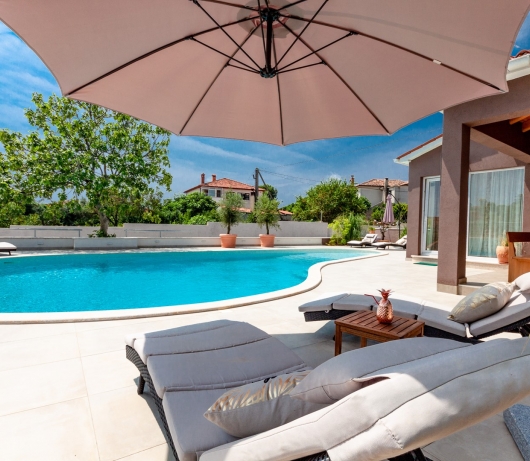 Five bedroom villa Emily with pool in Medulin