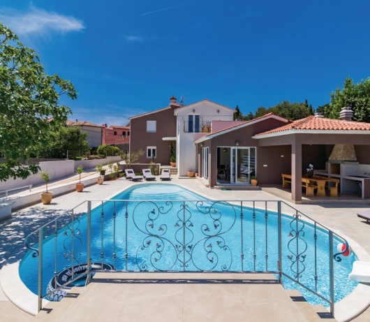 Five bedroom villa Emily with pool in Medulin
