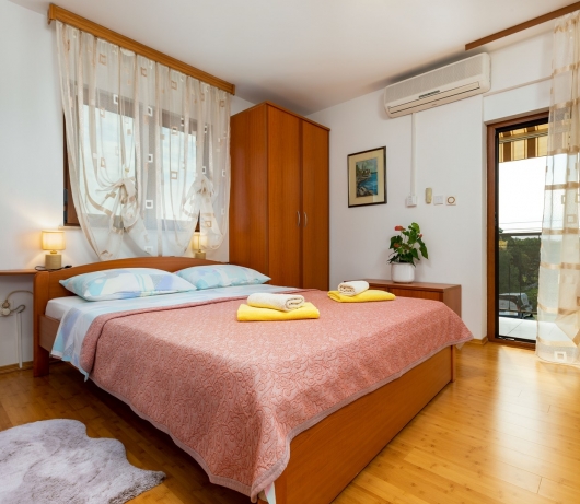 Apartments Kristina / Studio for 2 persons with terrace and private parking