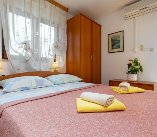 Apartments Kristina / Studio for 2 persons with terrace and private parking