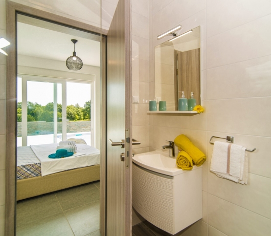 Modern 3 bedroom villa with pool / Francesca