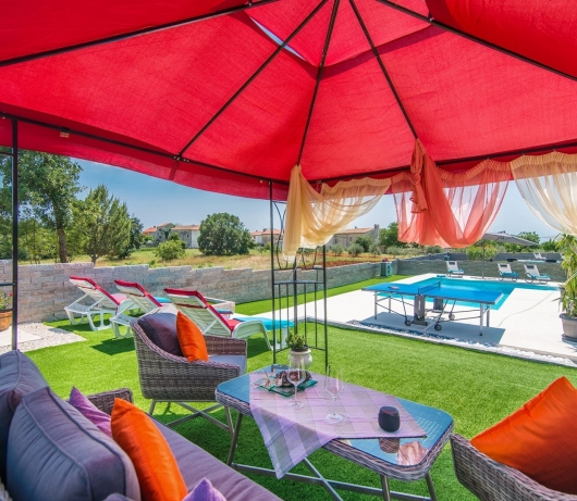 Modern 3 bedroom villa with pool / Francesca