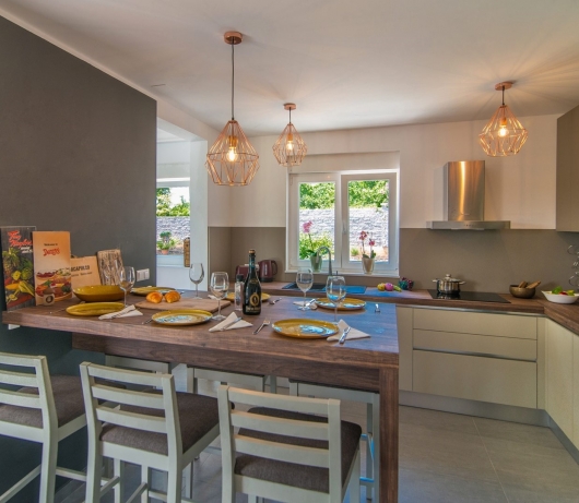 Modern 3 bedroom villa with pool / Francesca