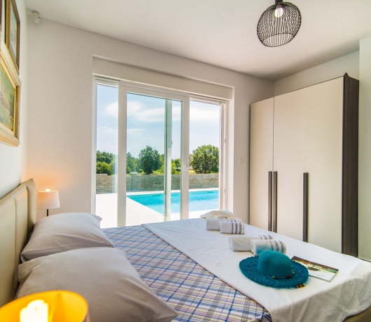 Modern 3 bedroom villa with pool / Francesca