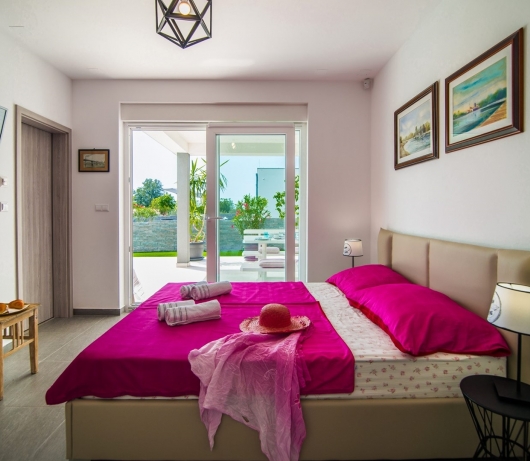 Modern 3 bedroom villa with pool / Francesca