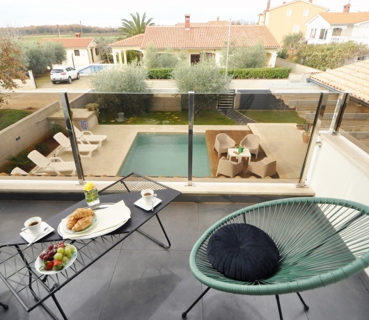 Modern Villa with 4 bedrooms and pool near Pula