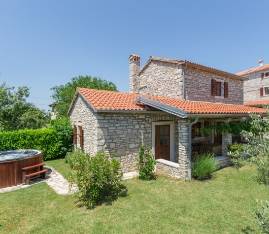 Sweet Home Ana for 3 persons in the countryside near Rovinj with jacuzzi