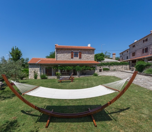Sweet Home Ana for 3 persons in the countryside near Rovinj with jacuzzi