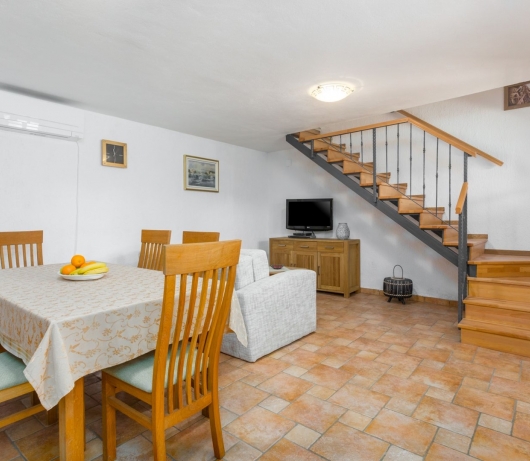 Sweet Home Ana for 3 persons in the countryside near Rovinj with jacuzzi