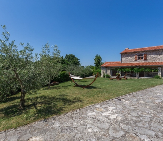 Sweet Home Ana for 3 persons in the countryside near Rovinj with jacuzzi