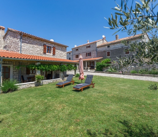 Sweet Home Ana for 3 persons in the countryside near Rovinj with jacuzzi