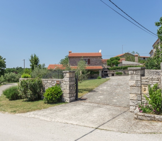 Sweet Home Ana for 3 persons in the countryside near Rovinj with jacuzzi