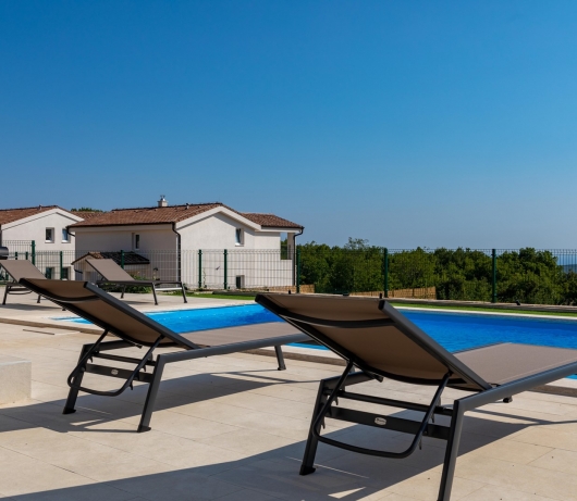 Villen Diminici / 5-Schlafzimmer-Villa mit Pool und Panoramablick auf das Meer 2F