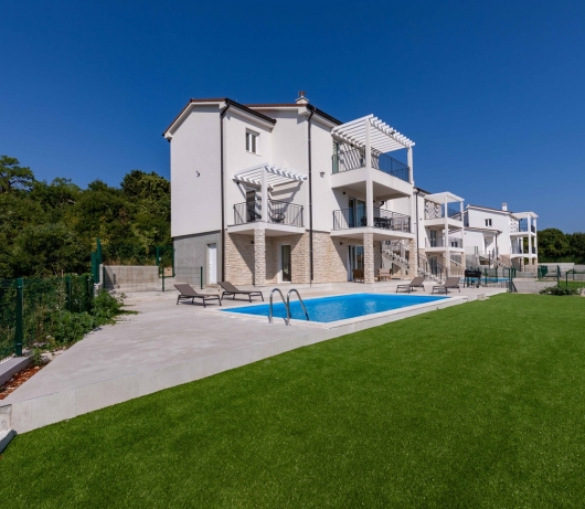 Villen Diminici / 5-Schlafzimmer-Villa mit Pool und Panoramablick auf das Meer 2F