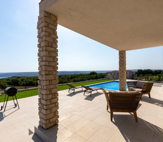 Villen Diminici / 5-Schlafzimmer-Villa mit Pool und Panoramablick auf das Meer 2F