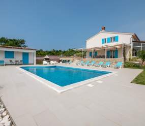 Villa Tanga in der Nähe von Rovinj mit privatem Pool und Garten für 8 Personen