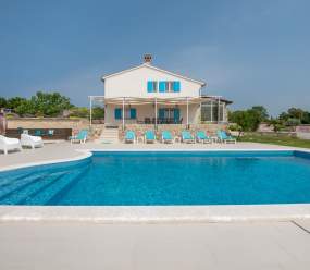 Villa Tanga in der Nähe von Rovinj mit privatem Pool und Garten für 8 Personen