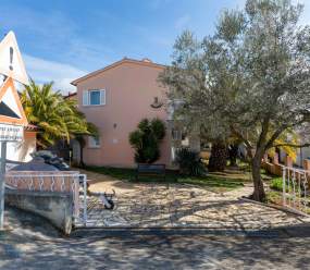 EventHouse / Two-bedroom apartment with balcony and BBQ area A2