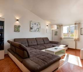 EventHouse / Two-bedroom apartment with balcony and BBQ area A3