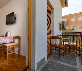 Rovinj City Studio/App with balcony, parking, kitchenette for couples A2