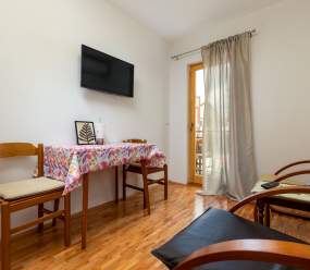 Rovinj City Studio/App with balcony, parking, kitchenette for couples A2
