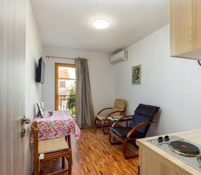 Rovinj City Studio/App with balcony, parking, kitchenette for couples A2