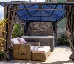 Rustic holiday house with jacuzzi / 4 Seasons