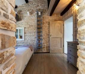 Rustic holiday house with jacuzzi / 4 Seasons