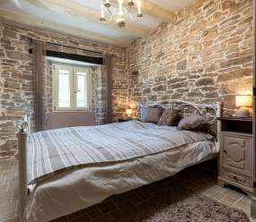 Rustic holiday house with jacuzzi / 4 Seasons