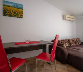 Apartments Betty / Comfort Studio for 2 persons near beach