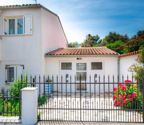 Apartments Betty / Comfort Studio for 2 persons near beach