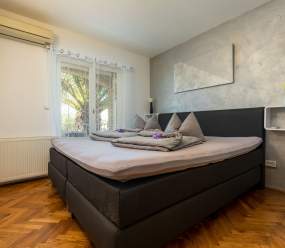 EventHouse / Two-bedroom apartment with balcony and BBQ area A1