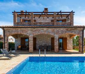 Rustic Villa Lara with pool