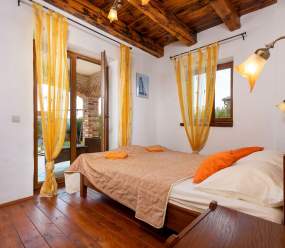 Rustic Villa Lara with pool