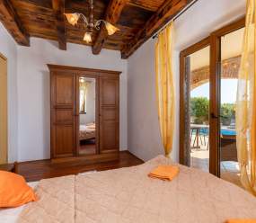 Rustic Villa Lara with pool