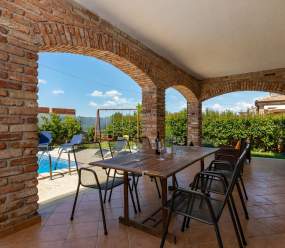 Rustic Villa Lara with pool