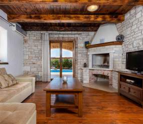 Rustic Villa Lara with pool
