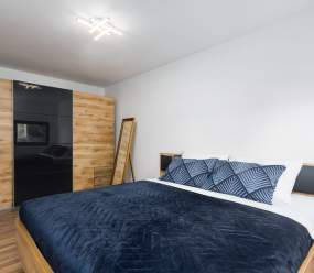 Apartments Betty/Two-bedroom apartment with parking, near the beach