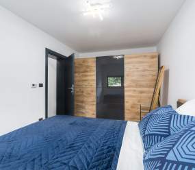 Apartments Betty/Two-bedroom apartment with parking, near the beach